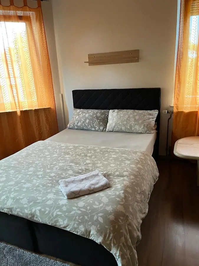 Apartment Pension Ruge Frankfurt am Main Germany